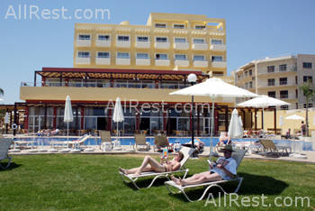 Kouzalis Beach Hotel 9